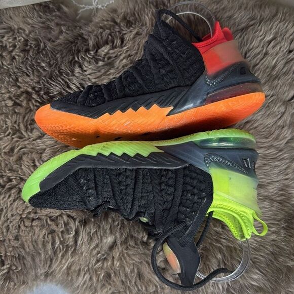 (E) Nike LeBron 18 GS Big Kids' Shoes Black Crimson Volt CW2760-009 Size 4 Y - Picture 11 of 14